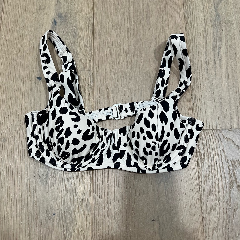 Kona Sol bathing suit top in great condition.